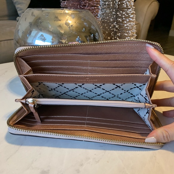 SOLD Kate Spade Zip Wallet Rose Gold - Picture 3 of 4